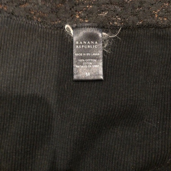 Beautiful black banana republic cami tank top M 🖤 - Picture 2 of 3